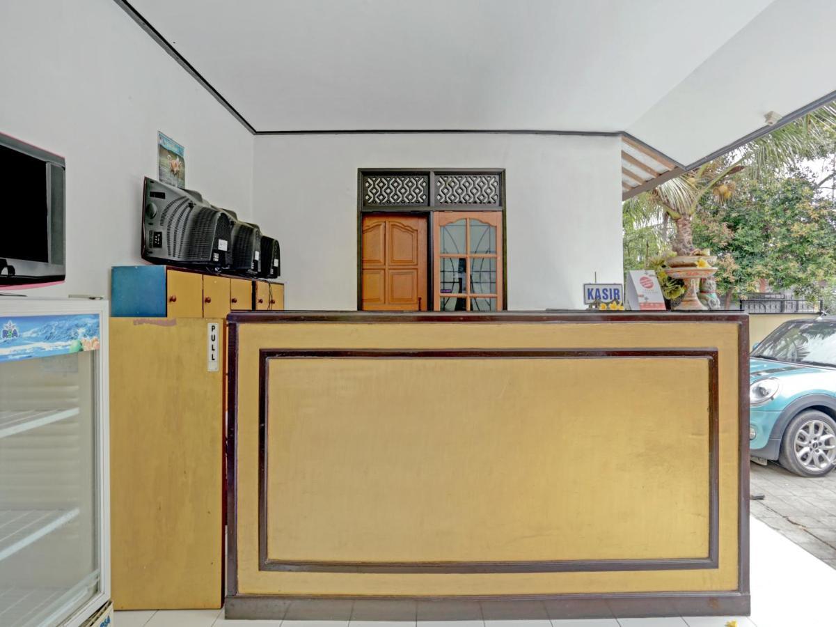 Oyo 3096 Hotel Dewi Warsiki Gilimanuk Exterior foto