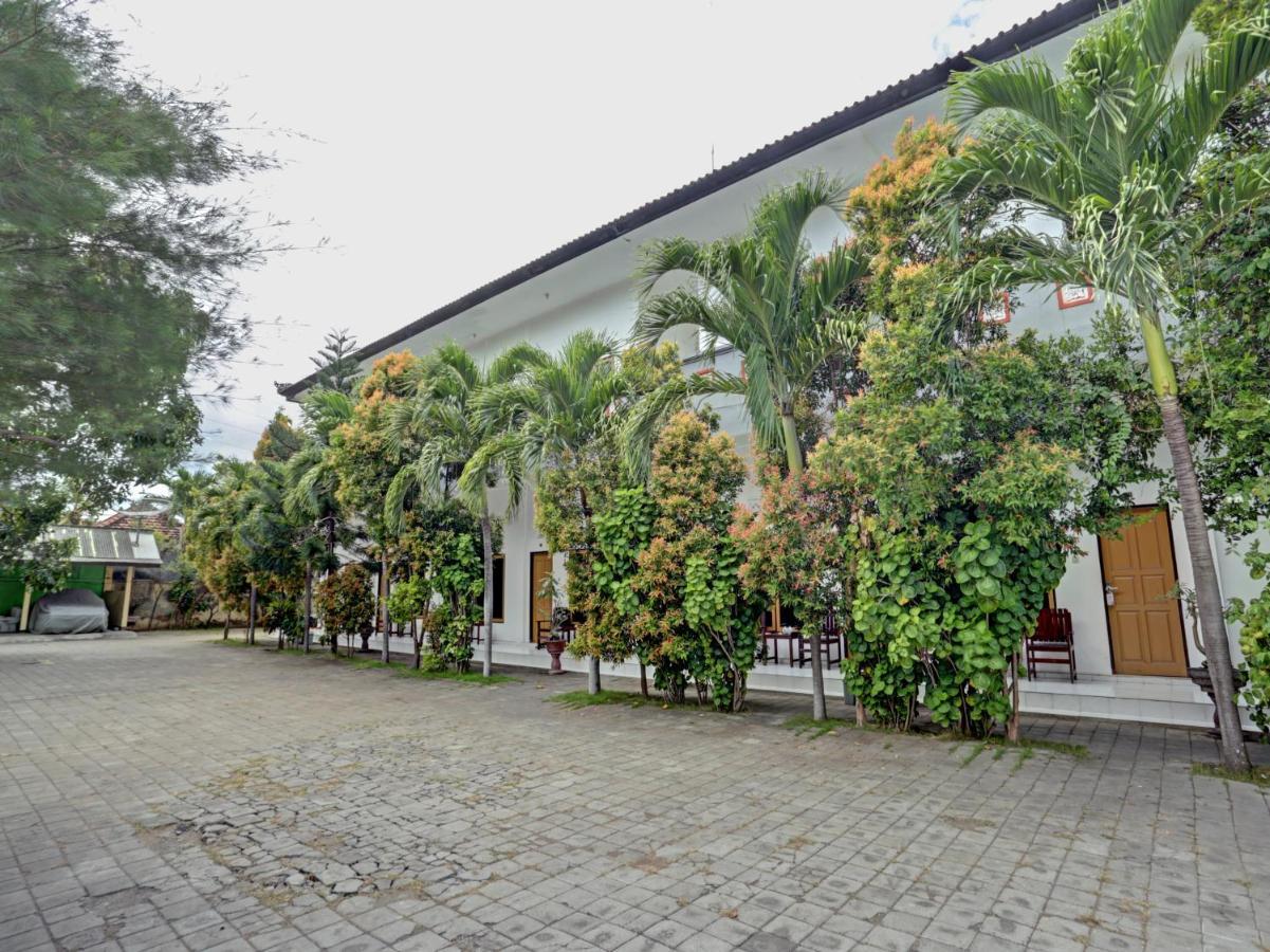 Oyo 3096 Hotel Dewi Warsiki Gilimanuk Exterior foto