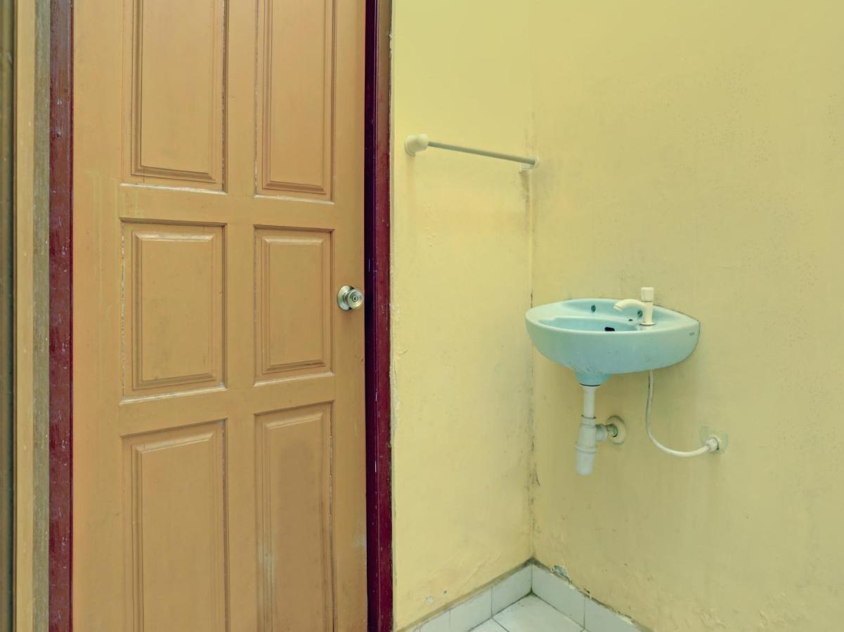 Oyo 3096 Hotel Dewi Warsiki Gilimanuk Exterior foto