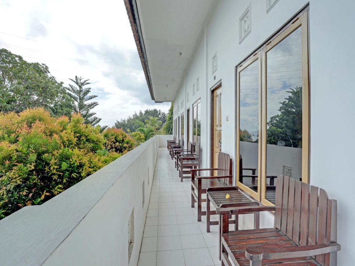 Oyo 3096 Hotel Dewi Warsiki Gilimanuk Exterior foto