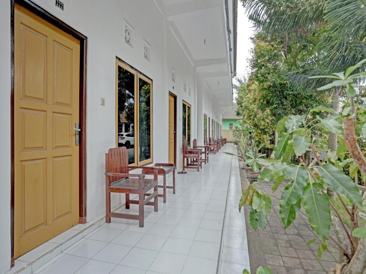Oyo 3096 Hotel Dewi Warsiki Gilimanuk Exterior foto